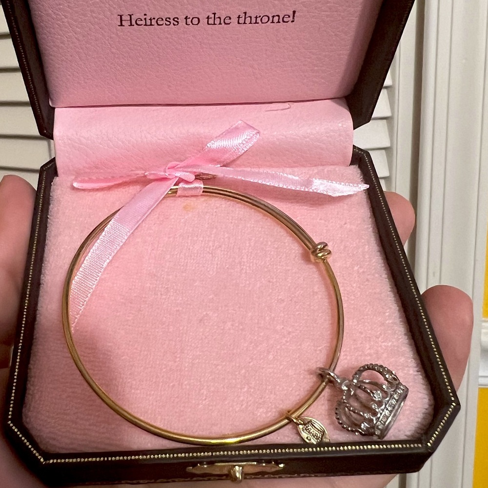 Juicy Couture Crown Wish Bangle